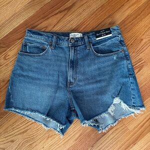 NWT A&F Curve Love 4in high rise mom short size 32